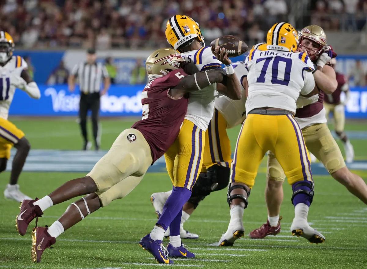 Florida State edge rusher Jared Verse hits LSU quarterback Jayden Daniels.